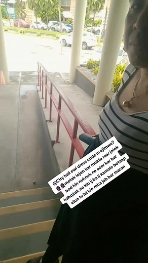 Mickey Allen Alex sis metak lojeo kwaar k lo beba ko ao security ne an rainin ar drelon waj kaki bwe jb maron drelon kin dress ne?ewi dress code eo ejimwe ?last tyme kar bar woj eja dress ne wot m same security m r jolok an bod raan eo bwe s boot bulen ijaje ta jilnij m bulen skirt men ne im style n me erwoj rej lukin boklon lok likko n m katolowa ki...kio rainin ejb bar kadrelon na kin same dress s ba kio kin lowa ne lal🤣🤣🤣🤦🏿‍♀️🤦🏿‍♀️🤦🏿‍♀️ lukin metak lojeo...ij lukin ba ok ekwe rematch