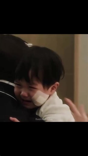 our universe Kapan kematian pernah mengambil orang berdasarkan mereka baik atau buruk??? ya,,benar....kematian hanya tuhan yg tau...bahkan untuk bayi sekecil woo-joo...Dia harus kehilangan kasih sayang dari kedua orang tuanya di usia yang masih kecil... Namun beruntungnya kasih sayang itu tergantikan oleh cinta dan perhatian dari paman dan bibinya.... Reflex aku teringat Gala😭 #ouruniverse #kdramas #dramaongoing #baeinhyuk #rohjeongeui #parkyuho