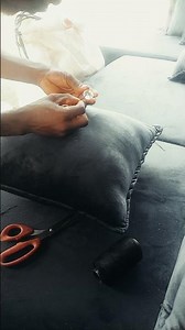 How to put buttons on pillow
