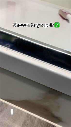 Cracked edge on a shower tray — quick repair, solid finish 👌✨ #showertrayrepair #bathroomrepair #surfacerepair #repairtok #beforeandafter
