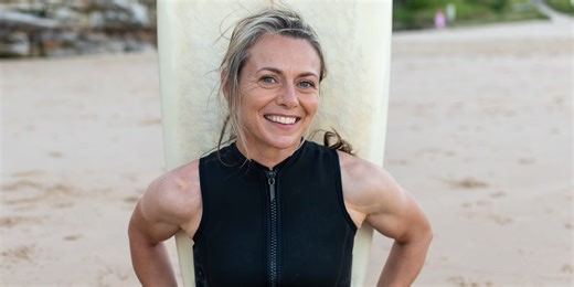 Estas son las sandalias Skechers más vendidas cada verano entre las mujeres de más de 50 años porque son tan cómodas como unas zapatillas y los podólogos las recomiendan para caminar a diario