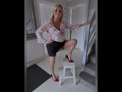 Dolly Bird 🩷 Timeless Beauty Over 50 | Natural Women’s Stories & Info 💎