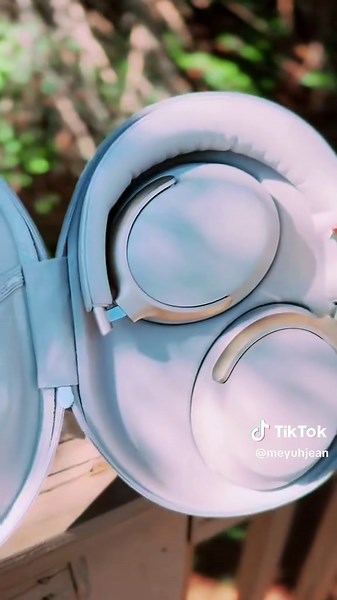 This is your sign to keep your gen 1 Bose quietcomfort ultra headphones, you don’t need to gen 2 @Bose #bose #headphones #music #thisisyoursign #humor