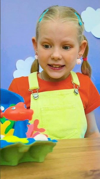 Under the Sea! Create a Fun Aquarium from Egg Cartoons!