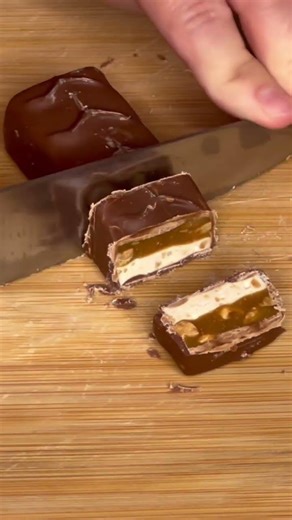 Sweet Snickers ASMR #asmr #chocolate #sweet #snickers #candy #food