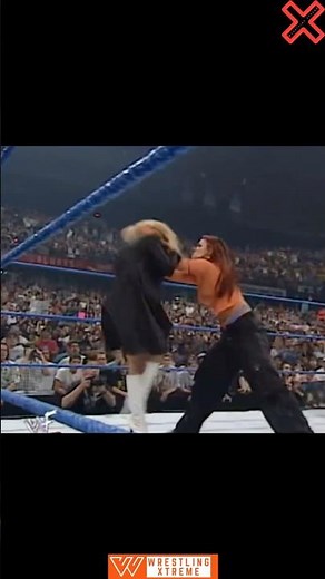Lita destroys Trish Stratus 🔥