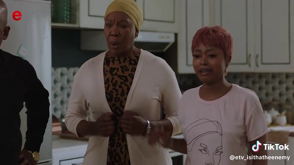 Martha managed to escape guys😨 ! So all this time, Ntsimbi was planning to bomb the mansion along with Rebecca and Solomzi in it🤕 . Mhmm, yeh neh. #IsithaTheEnemy