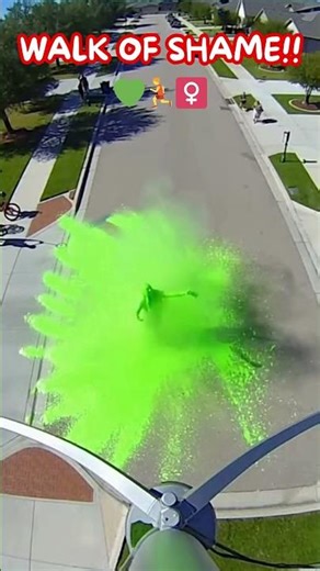👉 Texan Girl in Miniskirt steals package GREEN PAINT EXPLOSION! 💚👗 Karma