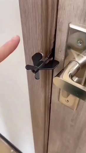 防犯グッズで安心な窓とドアのロック方法