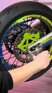 Winter motorcycle maintenance – Part 1: Removing the wheels and front forks 🏍️❄️