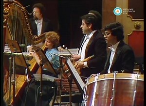 12K views · 562 reactions | A 28 años de su partida, el enorme Ástor siempre presente. 殺 Recordamos a Ástor Piazzolla con un fragmento del concierto que realizó en el Teatro Colón de Buenos Aires, el 11 de junio de 1983, interpretando su "Adiós Nonino", acompañado por la Orquesta Filarmónica de Buenos Aires, dirigida por Pedro Ignacio Calderón. | Tango Dj - Laura Petroni | Facebook