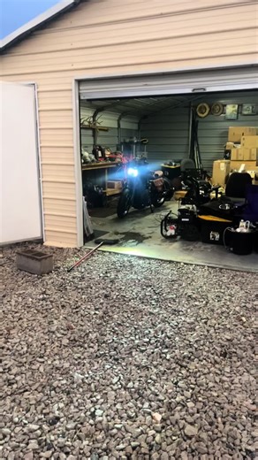 She’s finnaly out of the cage #fyp #projectbike #motorcycle #hondanighthawk700sc1984 #honda