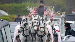 Heartbreaking moment Elle Edwards' dad carries her coffin into funeral
