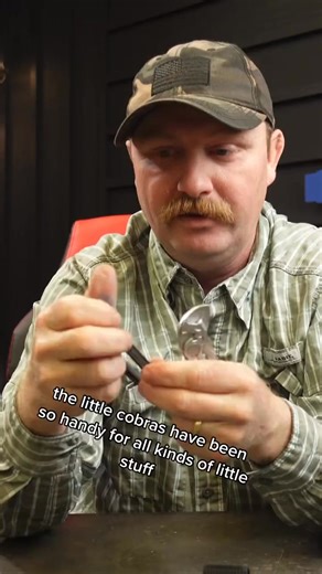 🛠️ Professional-Grade Performance 3-in-1 Versatility: Needle nose cutting flat nose pliers Forged Steel Build: Hardened for durability & corrosion resistance Ergonomic Grips: Reduce hand strain during detailed work Lightweight & Compact: Fits in your palm, powerhouse performance 🎒 Modular MOLLE Bag Included Secure attachment to belts, bags, or workstations Multi-compartment organization with quick-access design Durable fabric with reinforced straps ⚡ Ideal For: • Electricians & technicians • M