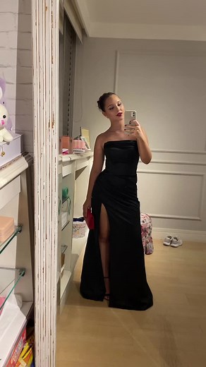 Stunning 18-Year-Old Prom Dress Showcase