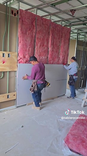 Instalación de Fibra de Vidrio en Muros de Tablaroca