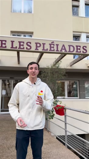 Sup'IPGV_Toulon on Instagram: "Aujourd’hui, nous suivons Olivier, étudiant en BTS Communication – 1ʳᵉ année, en alternance à la Résidence Les Pléiades à Toulon. Entre théorie et pratique, Olivier développe ses compétences en communication au cœur d’un environnement riche de sens : une maison de retraite où l’humain est au centre de chaque action. Une belle illustration de ce que permet l’alternance : apprendre un métier, gagner en expérience et s’épanouir professionnellement dès la formation. Br