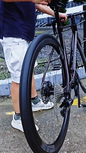 359K views · 2.6K reactions | Turning the FL38Max wheelset and the D28 hub sound test.#icancycling #flyee #carbonframe #Hub | Icancycling | Facebook