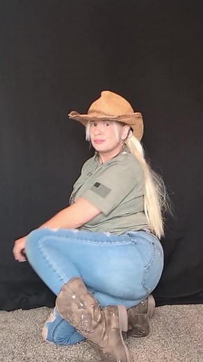 Time marches on ❤️🎶 ⏳ #countrygirl #pecs | Daisy Chain Cosplay