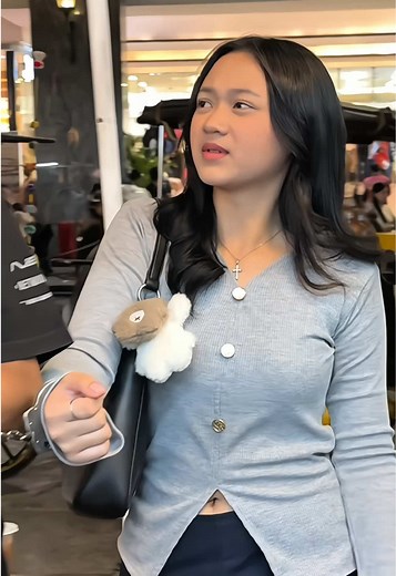 @vvnaa Handcuff prank girls! #fyp #fypシ゚ #funny #handcuffs #gunturprank