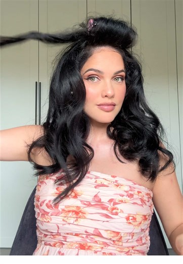 I get the hype! My first go at the iconic blowout look with my new Dyson Airwrap i.d.™.😍 Your girl was impressed. You can build your own customised profile to assist you to achieve a certain look. No more struggling to figure out how to use a tool.😊 Do we love the look? #DysonAirwrapid #DysonBeauty