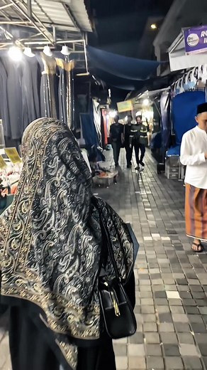 Sunan Ampel Surabaya: Ning Khilma Anis Ziarah Wali Hijab Motif Guide