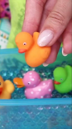 Rubber Ducks Teach Toddlers Colors In The Bath !