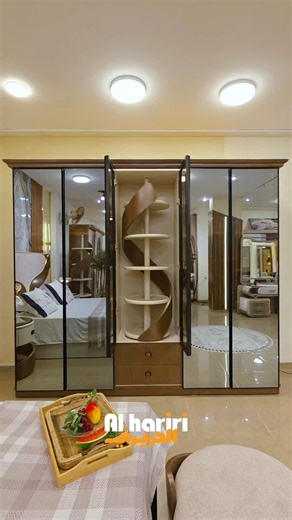 AL HARIRI Mobel on Instagram‎: "🛏️ Modernes Schlafzimmer – Komfort und Eleganz in einem Design✨ Dieses Schlafzimmer wurde mit viel Liebe zum Detail gestaltet, sodass du schon beim Betreten Ruhe und Wohlgefühl spürst🫶🏻. Harmonische Farben, klare Linien und feine Details verleihen dem Raum einen modernen Look, ohne die warme Atmosphäre zu verlieren❤️‍🔥. ✨ 10 Jahre Garantie 🚚 Versand in alle europäischen Länder 🛋️ Exklusives Design – nur bei ElHariri 🌟 „Wir übertreffen deine Träume – mit jed