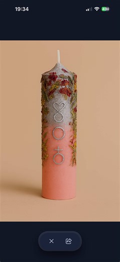 Wenn die Sonne auf den Aszendenten trifft... ✨ ♉️♋️ Ich fertige eine Selbstliebe-Kerze an.💖 Da ich keine Rosa Kerze habe, werden wir kreativ & erstellen uns, unsere eigene ✨ Zutaten : • Weisser Kerzenwachs • Ein paar Krümmel roten Kerzenwachs • Hitzebeständiges Glas • Schüssel • Kochendes Wasser & etwas zum umrühren • eine Form wo die Kerze auskühlen kann - am besten Silikon oder von der Klopapierrolle die Pappe #candle #selflovecandle #astrowitch #witchcraft #witch Das Rosa für ihre Stier-Sonn