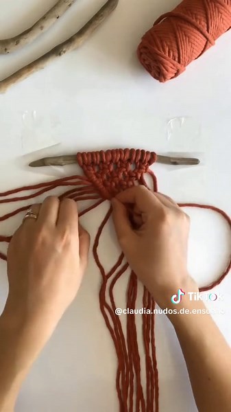 Mini Tapiz en Macramé: Tutorial Rápido y Sencillo