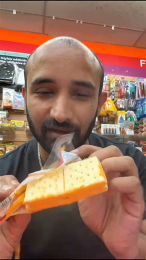 Cheesy, Crunchy & Bold? Munchies Cheetos Crackers | darinda eats #shorts #shortvideo #food #munchies