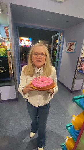 123K views · 4.2K reactions | Couldn't pass up having a giant Simpsons donut at the Kwik-E-Mart at Universal Studios Hollywood!  #simpsons #bartsimpson #universalstudios #giantdonut #homersimpson #kwikemart | Nancy Cartwright | Facebook
