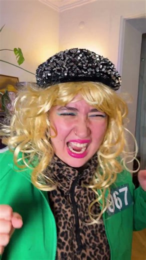 🥔 Secret Chips Carpet! 👣 | Squid Game Survival Hack! 🦑