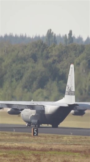 Lockheed C-130H Hercules Royal Netherlands Air Force arrival | Aero Admirers