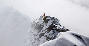 Vidéo : Highline glacée à 3 800 mètres d’altitude