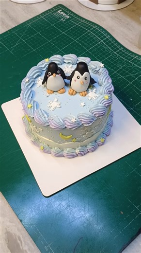 How to make fondant penguin / penguin cake / cake topper #fondant #penguin #cake #topper