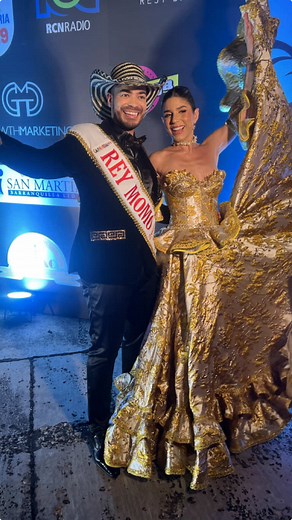 👑 Como Rey Momo del #Carnavaldela44 , celebro esta noche que exalta el talento musical del Caribe, reflejo de nuestra rica identidad cultural en los #PremiosLuna2025 . 🎶 👑 Junto a mi reina @Lex Estarita en alto la esencia de nuestras tradiciones. 🎭 ¡El Carnaval de Barranquilla es de todos! ❤️ #carnavaldela44 #barranquilla #carnaval #arrebatao #barranquilla #fiesta