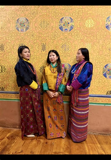 Another special memory from Day 2, strengthening bonds in our graceful traditional wear with @tHiNLeE_JiGsLeE @checheychunku #festiveseason #festival #tshechuvibes #teamwork #bhutanesedress