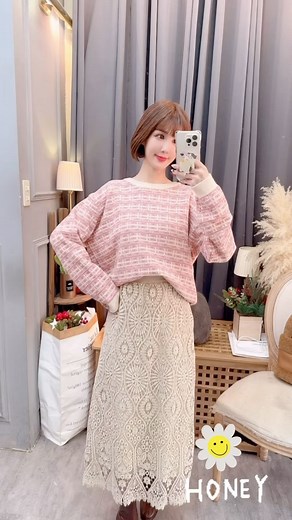 直播穿搭⭐️⭐️ ❤️‍走過路過不要錯過啦 冬日新款全部最後追加✨ ✴️商品追加與88折優惠至1/17 想要年前大補貨的 就是趁‼️現‼️在‼️ #把握最後追加時間 #喜歡快來官網逛逛 官網 https://www.moqhoney.co/ IG搜尋：honey_q72 ✅Line@搜尋：@honey.q (前方加上@） ✨歡迎私訊或Line詢問✨ | HoneyHoney | Facebook