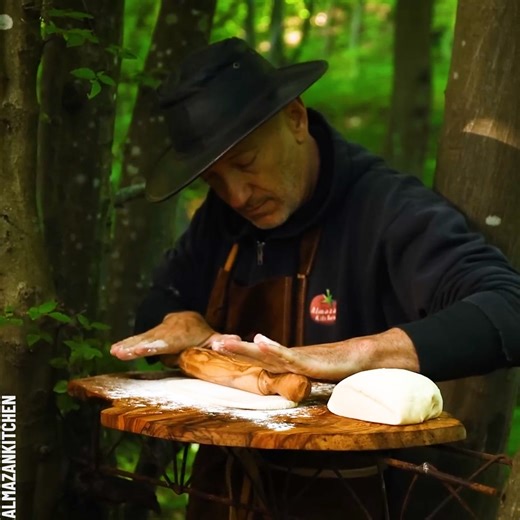 Handmade tagliatelle process Partner: AlmazanKitchen FB: https://www.facebook.com/AlmazanKitchenRecipes YT: https://www.youtube.com/channel/UCVVAnxQ2YMC_qlc7QfPA2YQ | Crafty School