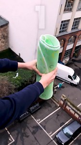 625K views | Krass, dass jedes ROHE Ei überlebt hat.  P.S. Habt ihr das früher auch im Physik Unterricht gemacht? | DDR Kinder | Facebook