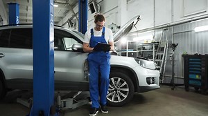 Mechanic in the workshop | Free Stock Video Footage