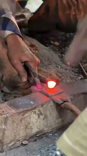 the process of making a lock on a chain link #shorts