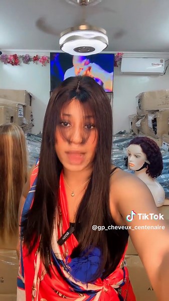 Coiffure Cheveux Frisés et Rouges en Direct