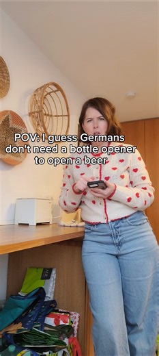 how do germans open beer bottles 💀🇩🇪 #cultureshock #americaningermany #typischdeutsch #funny