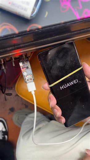 Huawei Battery Decryption Board V5.1 Awang Repair Edition – Dedicated Decryption Tool for Huawei/Honor Battery Encryption Faults | Compatible with nova 9se/Enjoy 70 Pro Module 1: Pain Points Targeted Still stuck with these issues? ✘ Huawei/Honor new models have battery encryption, leading to repeated decryption failures and comebacks. ✘ nova 9se/Enjoy 70 Pro lose battery IO pin data after system updates, causing constant phone reboots. ✘ Traditional decryption boards support few models and canno