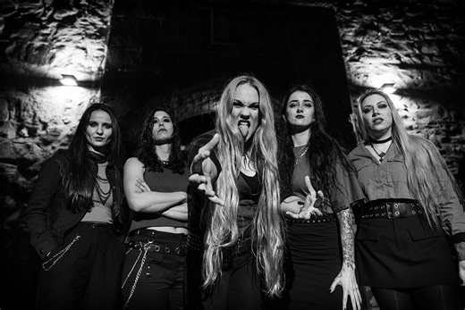 NERVOSA legen mit „Slave Machine“ nach – „Impending Doom“ zieht als düsterer Auftakt direkt in den Abgrund - Monkeypress.de