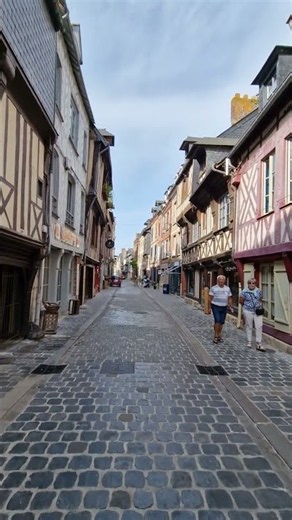 Spaziergang durch Honfleur #travel #france #normandie