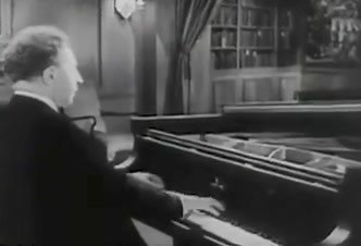 Arthur Rubinstein Plays Chopin - Documentary,1950 Classical pianist Arthur Rubinstein plays several compositions by Chopin, including"Waltz in C Sharp Minor" and the "A Major Polonaise". #Rubinstein #chopin | Legendary Musicians