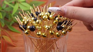 Hushee 300 Pcs Christmas Cocktail Picks Disco Ball Decorative Toothpicks for Appetizers Fancy Bamboo Skewers for Drinks Wedding Disco Party Decorations Christmas Party(Gold, Black)